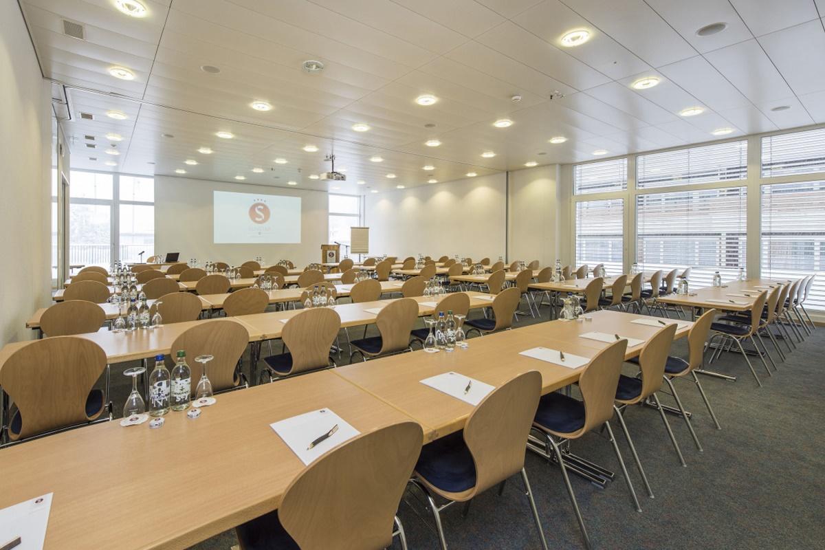 Mountain Plaza Hotel Davos Bagian luar foto