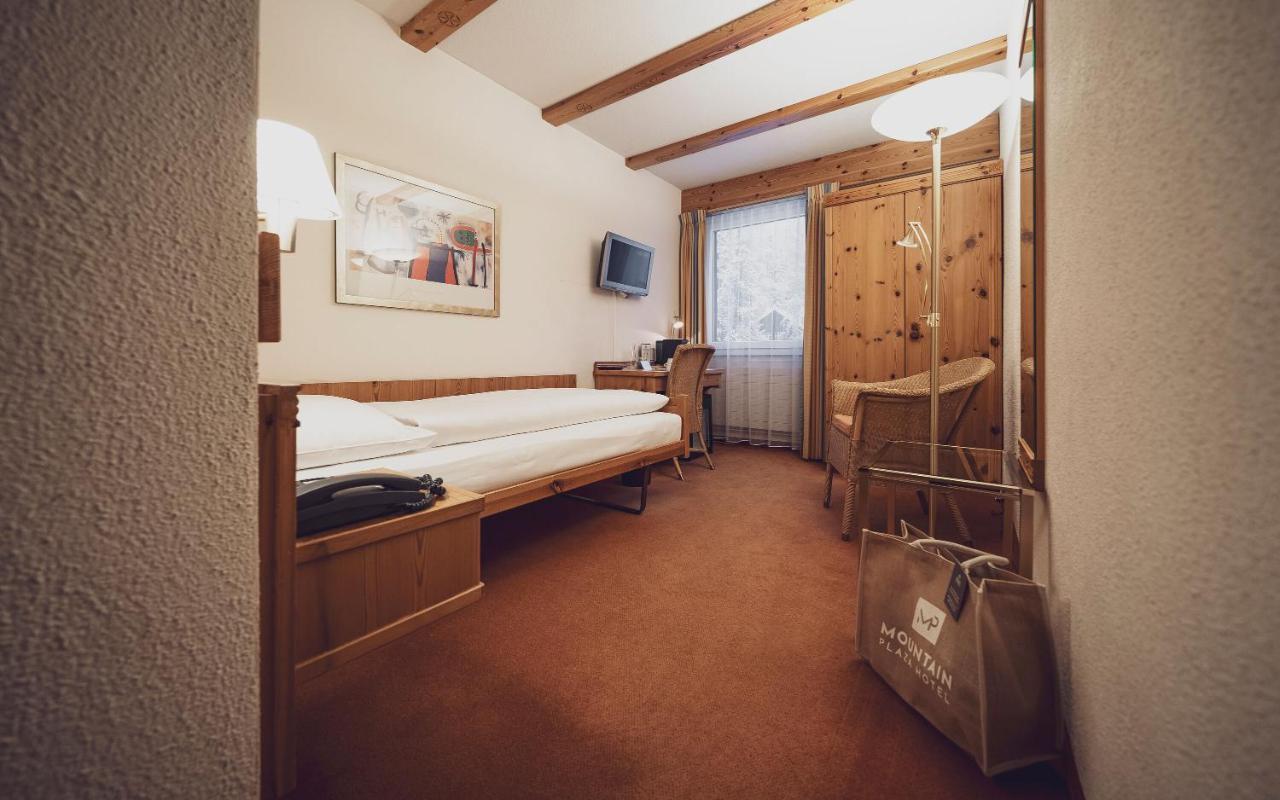 Mountain Plaza Hotel Davos Bagian luar foto